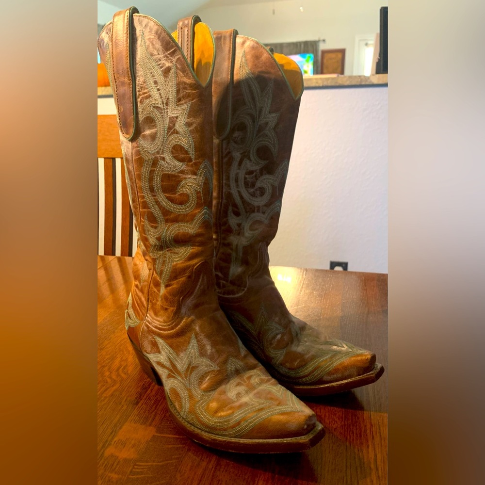 Old Gringo Boots in great condition. Worn only a few times.